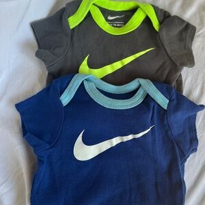 Nike Athlete Sport Field Onesie Bodysuit 6-12m Bundle Set of 2